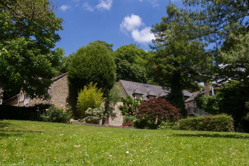 Logis Hotel Du Chateau Combourg Exterior foto