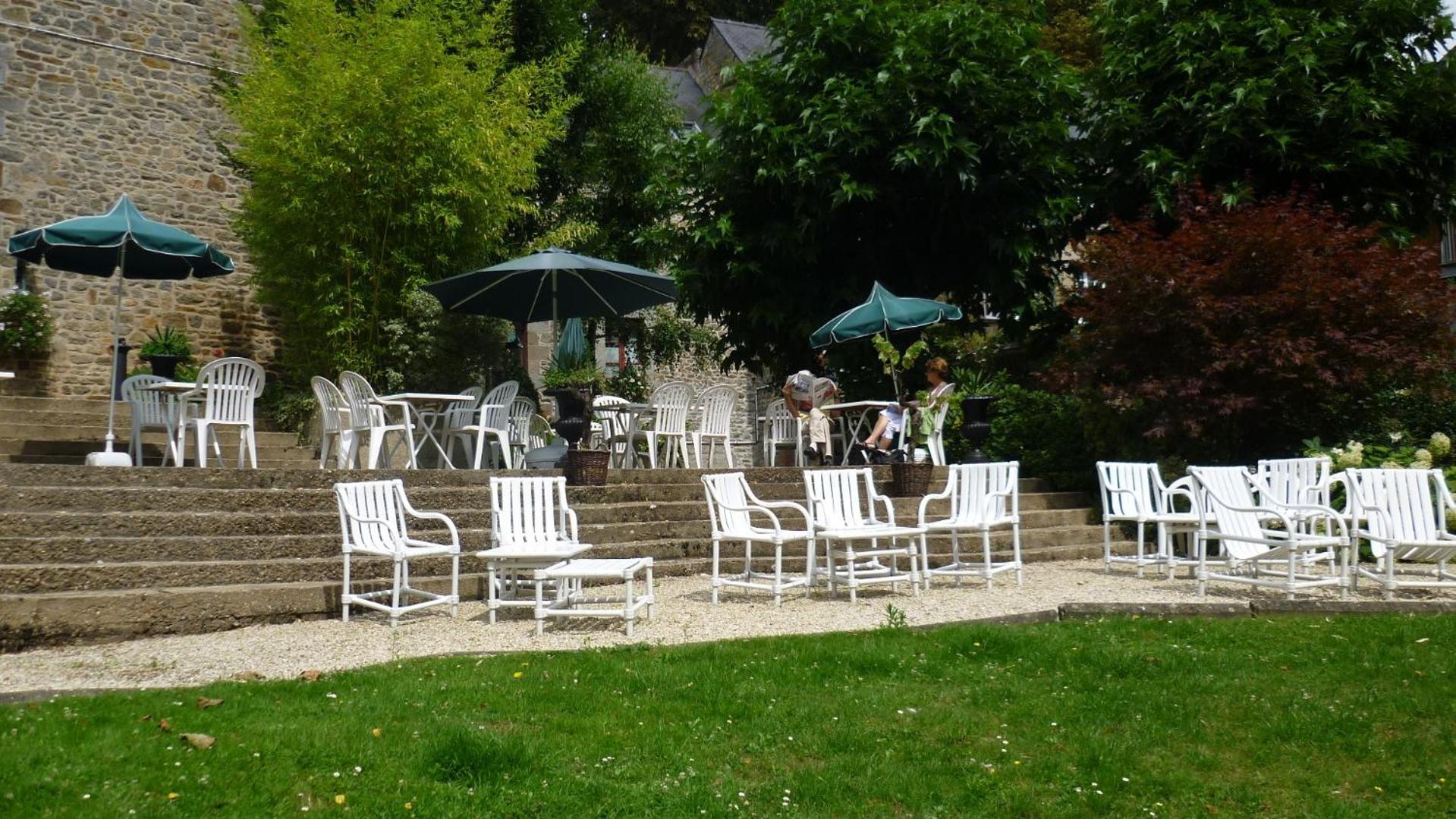 Logis Hotel Du Chateau Combourg Exterior foto
